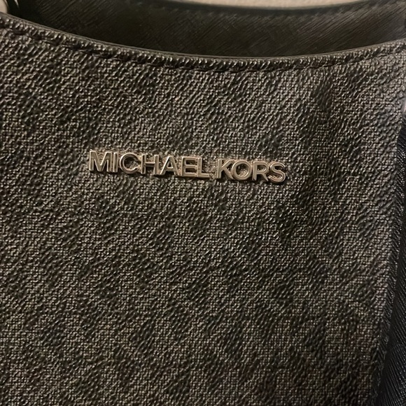 Michael kors purse and wallet - Picture 2 of 11